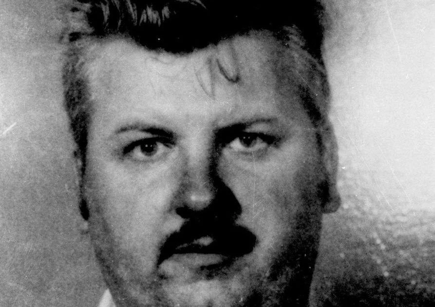 Bệnh hoạn gã hề sát nhân hiếp giết 32 nam giới