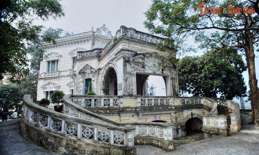 Soi từng ngóc ngách biệt thự cổ tráng lệ nổi tiếng Hà Nội