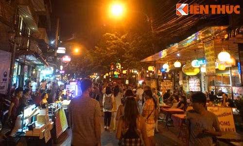 Những điều chỉ có ở phố hàng rong lớn nhất Bangkok