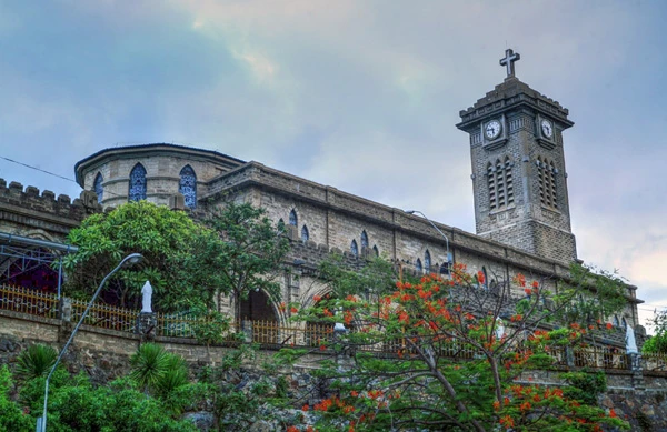 Vẻ đẹp khó cưỡng của nhà thờ đá độc đáo Nha Trang