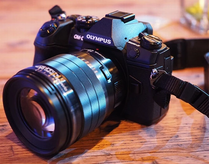 Cận cảnh Olympus E-M1 Mark II - ​máy ảnh nhanh nhất thế giới