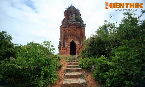 Khám phá tòa tháp Chăm cổ bí hiểm nhất xứ Bình Định