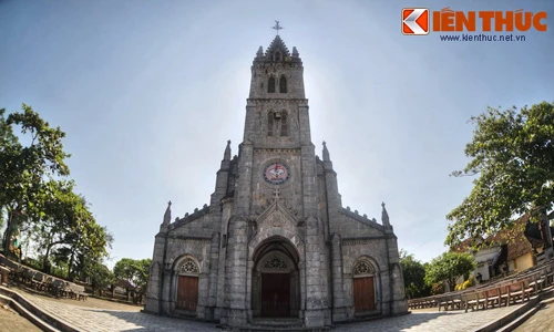Nhà thờ đá cổ “độc đáo nhất Đông Dương” ở xứ Nghệ