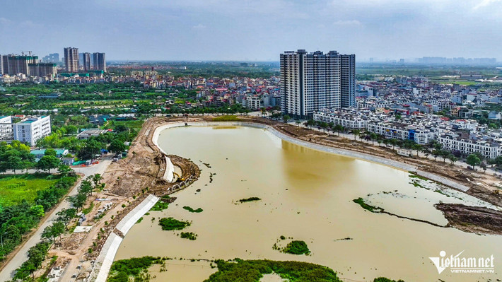Nằm ngay tại khu vực trung tâm huyện Gia Lâm, mật độ dân cư đông đúc, xung quanh là hàng loạt bất động sản đang được xây dựng, công viên được kỳ vọng nâng cao chất lượng sống cho người dân quanh vùng.