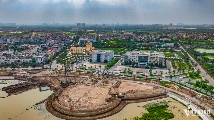 Công trình có tổng diện tích khoảng 14ha, bao gồm hơn 9ha mặt hồ, hơn 1,7ha các tuyến giao thông và hơn 3ha cây xanh, vườn hoa. Được biết, với hơn 20 công viên, vườn hoa hiện có, đây là dự án công viên lớn nhất trên địa bàn huyện Gia Lâm.