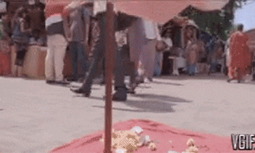 Thôi xong, bị "bóc mẽ" giữa đường thế này còn làm ăn được gì nữa.