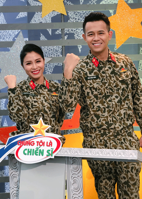 Theo chia sẻ của quay phim Mạnh Hùng, vì Hoàng Linh không đồng ý cho anh đi công tác nước ngoài nên đã hủy kết bạn Facebook và rao bán chiếc xe anh mua tặng.