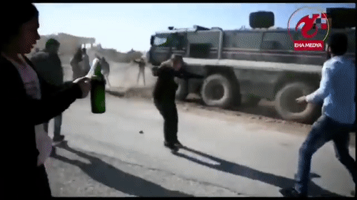 Trước đó vào đầu tháng 4-2020, hãng tin Anadolu nhận định rằng Nga dự định tạo ra lực lượng vũ trang thân hữu ở phía Bắc Syria để có thể kiểm soát một số khu vực nhất định. Nhưng dưới áp lực từ Mỹ, người Kurd đã từ chối.