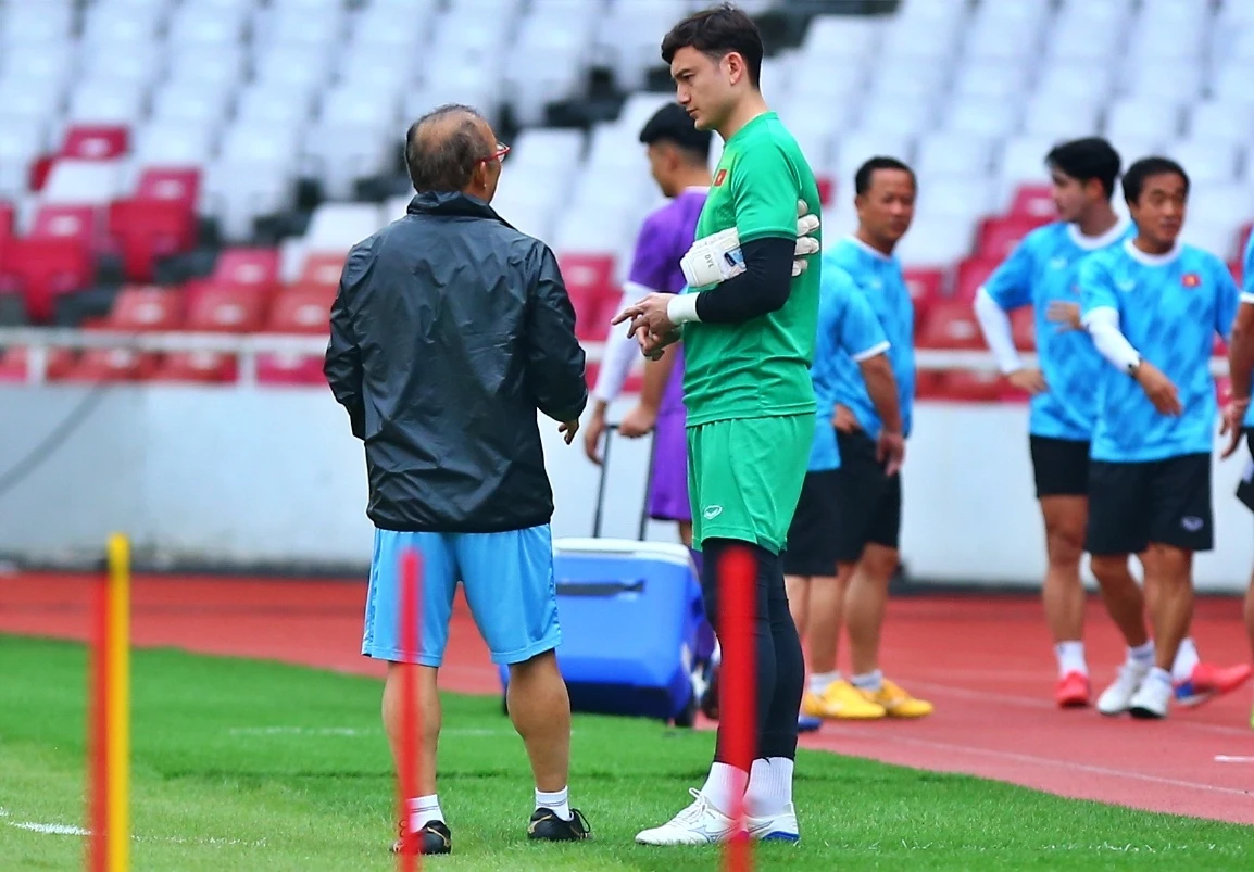 Văn Lâm được HLV Park Hang-seo quan tâm đặc biệt trước trận Indonesia