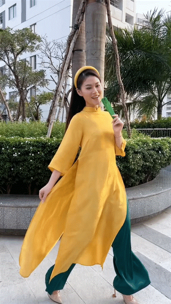 Ngoc Thanh Tam phoi do don Tet sanh dieu van bi che sen