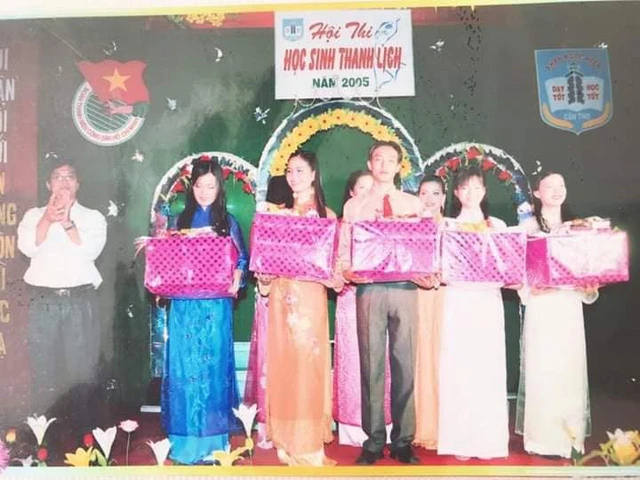 Lộ ảnh cực độc của Quốc Trường đạt học sinh thanh lịch năm 17 tuổi 