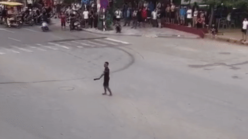 Tai xe nghi 'ngao da', lai o to khong dong cua nao loan-Hinh-3