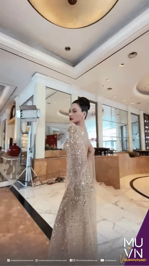 Vũ Thu Phương bị 'chơi xấu' không được báo dresscode Miss Universe? - Hình 2 Vu Thu Phuong bi 'choi xau' khong duoc bao dresscode Miss Universe?-Hinh-2