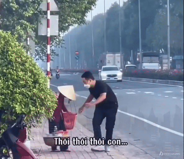 Thanh nien bieu tien ba cu xong bo chay, ly do cam dong