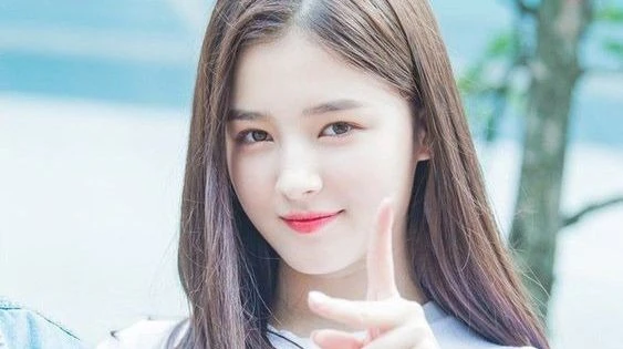 Cô gái gây sốt phố đi bộ HN được bình chọn đẹp nhất thế giới 2023