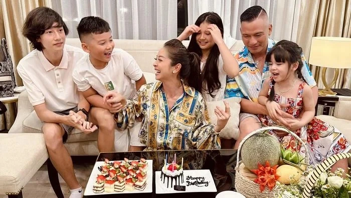 Nhan sắc xinh đẹp của hoa hậu đông con nhất nhì showbiz Việt