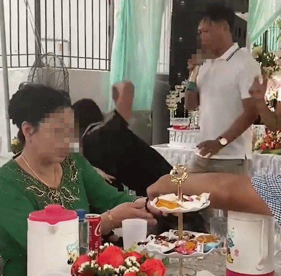 Thanh nien di dam cuoi nhay 