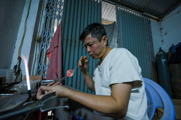 Ngôi làng đỏ lửa "thổi ra tiền" ở ngoại thành Hà Nội