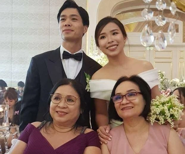 Vợ Công Phượng là fan lâu năm, vợ Hùng Dũng khuyên chồng dự SEA Games