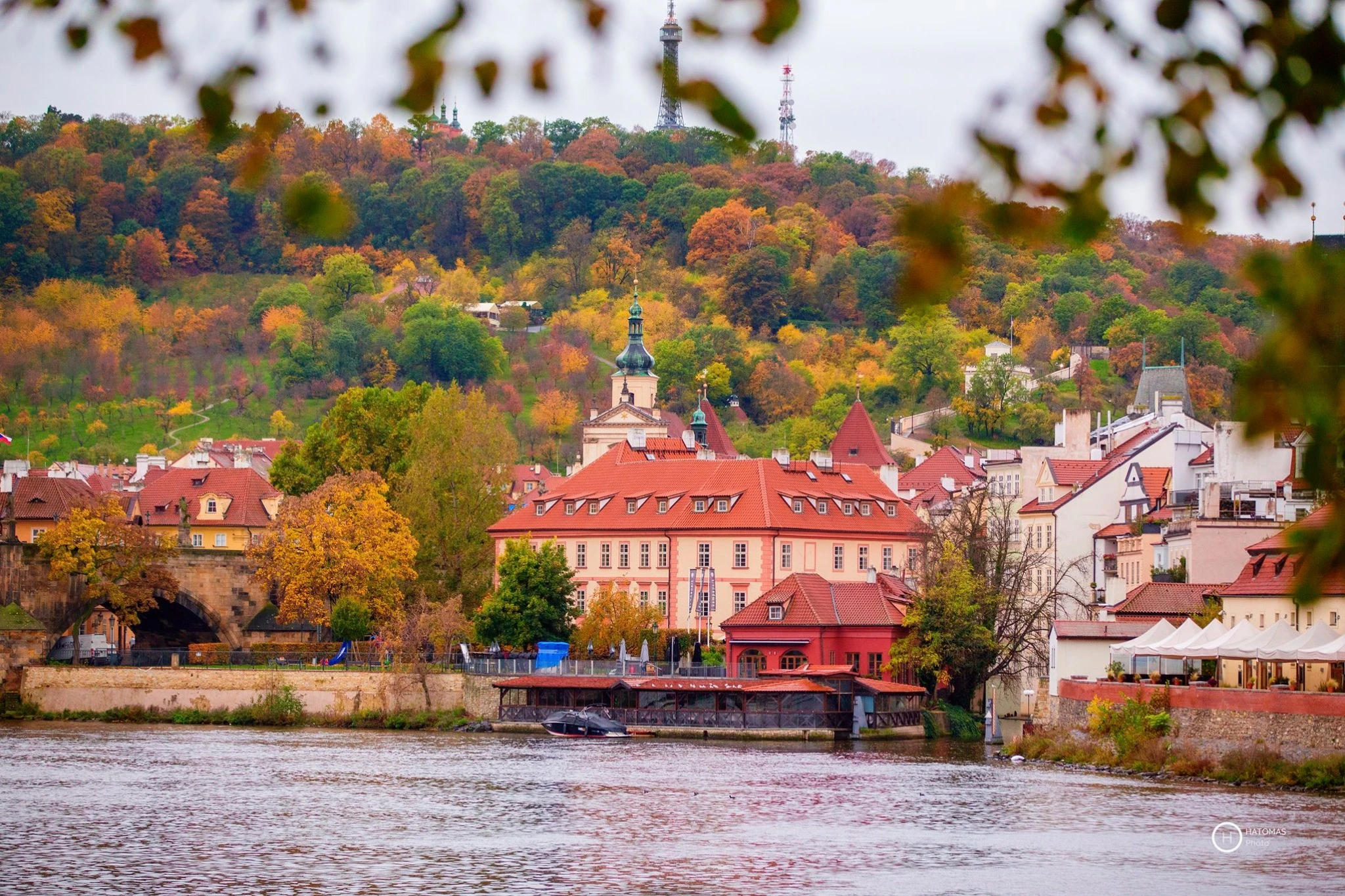 Khách Việt chụp ảnh, đón mùa thu ở "thành phố đẹp nhất thế giới"