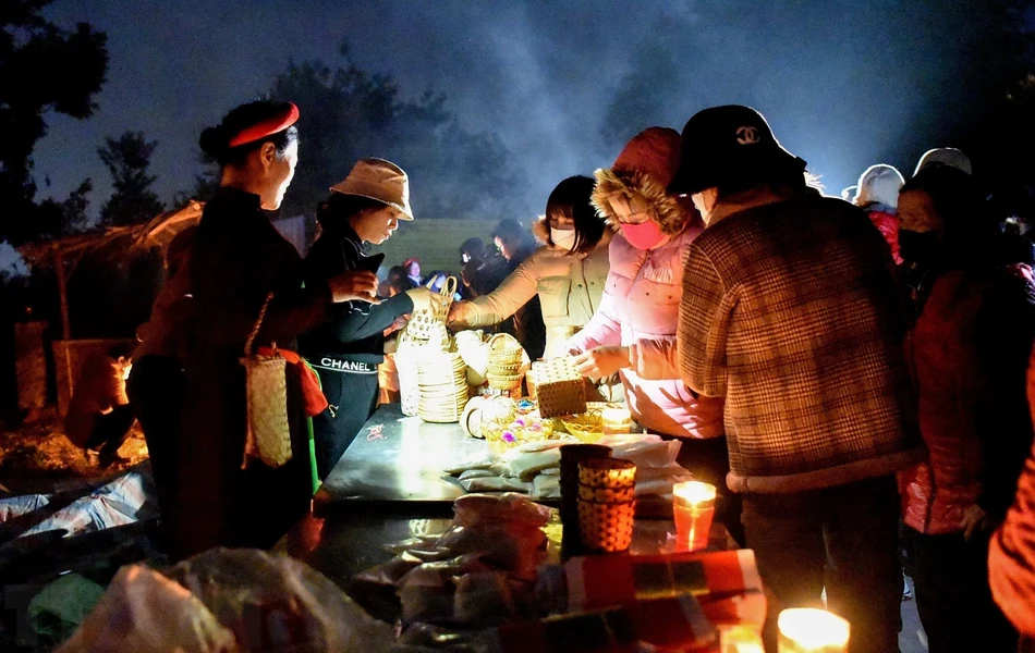 Phiên chợ "Âm Dương" người mua không mặc cả, người bán không đếm tiền 
