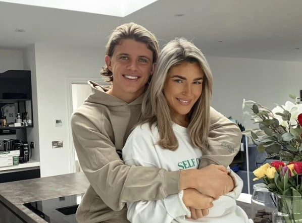 Ngắm vũ công chinh phục trái tim ngôi sao mới nổi của Chelsea