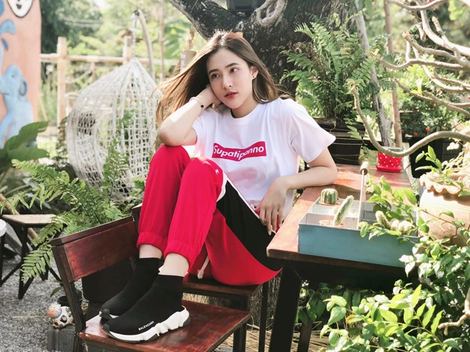 Nhan sắc như minh tinh điện ảnh của bạn gái Quang Hùng