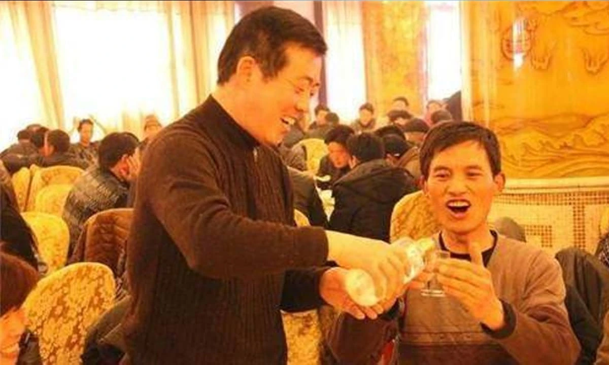 Tiền không vay ba, đất không đi ba, rượu không uống ba là gì?