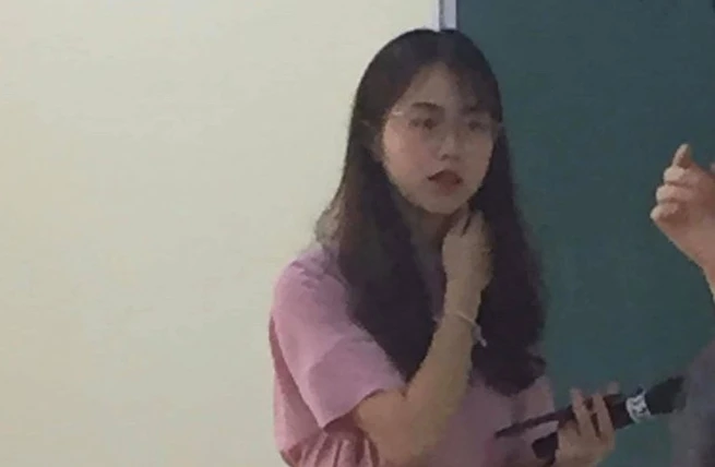 Nữ giảng viên ĐH NEU đẹp xuất sắc dù bị chụp lén