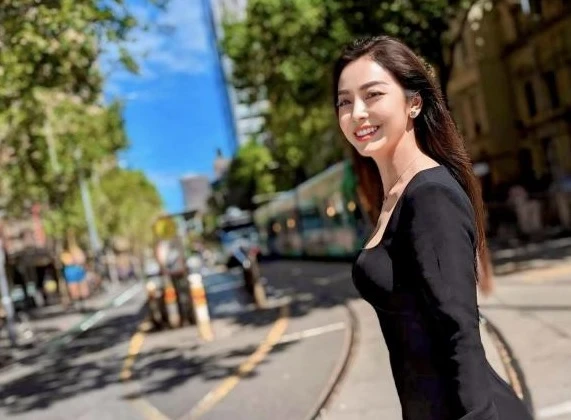 Jennifer Phạm nhan sắc gây mê vì lão hóa ngược