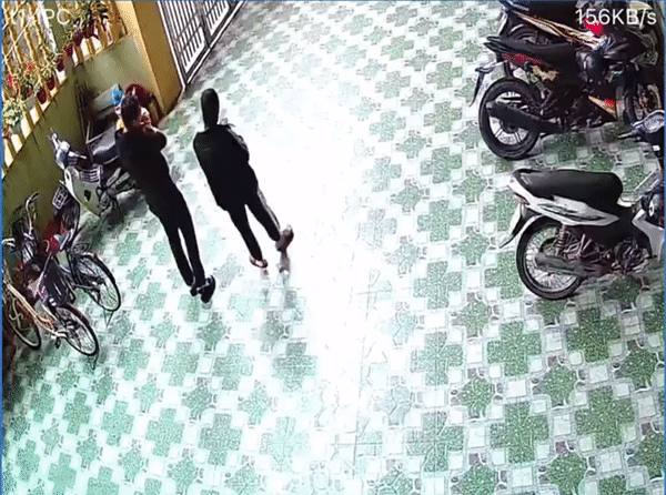 Vợ đánh rơi tờ tiền và hành động "không động tác thừa" của chồng - Hình 2 Vo danh roi to tien va hanh dong