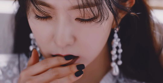 Khoanh khac lam nen bieu tuong 