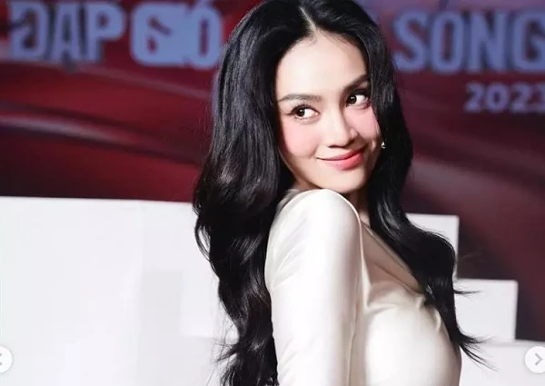 Ninh Dương Lan Ngọc mê váy cắt trên, xẻ dưới