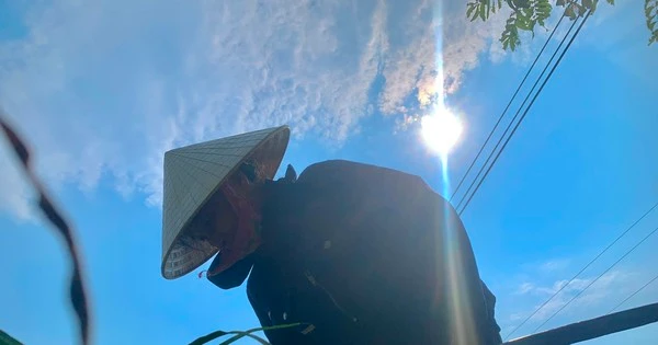 Nông dân vất vả mưu sinh giữa nắng nóng đỉnh điểm