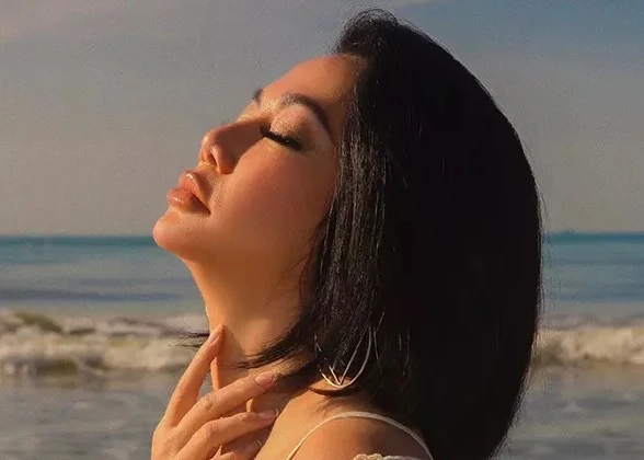 "Tượng đài nhan sắc" Kim Khánh: Gợi cảm tuổi 57, sống độc thân