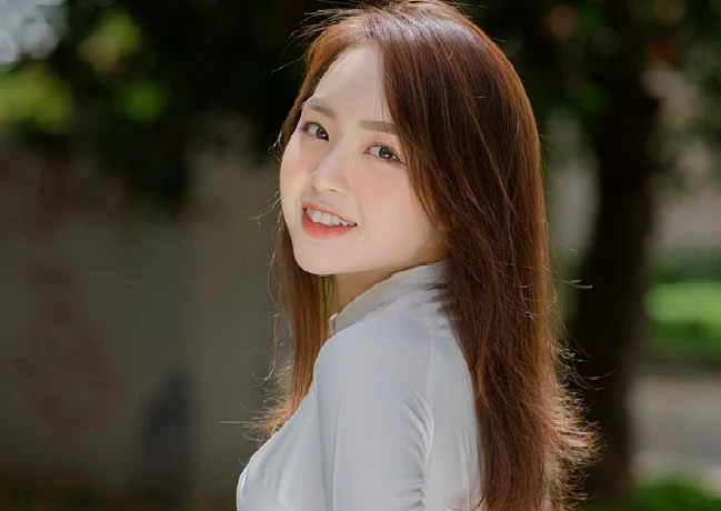 Hot girl Hà thành "mặt xinh dáng chuẩn" được báo Trung ca ngợi hết lời