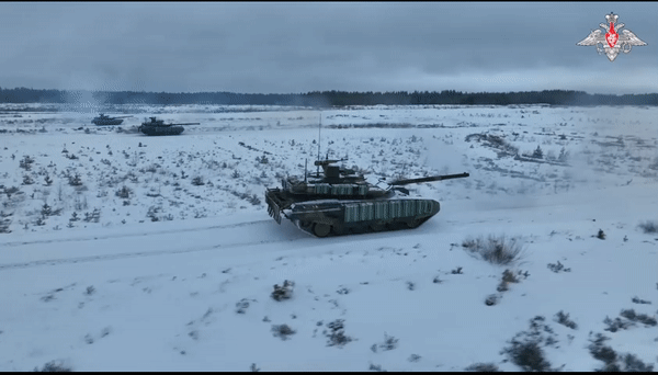 Nga quyết định phát triển T-90 Proryv-3 để lấp vào chỗ trống khi mà dòng xe tăng T-14 Armata liên tục trễ hẹn vì vấn đề kỹ thuật và giá thành đội cao. Theo Armyrecognition, Militay Today.