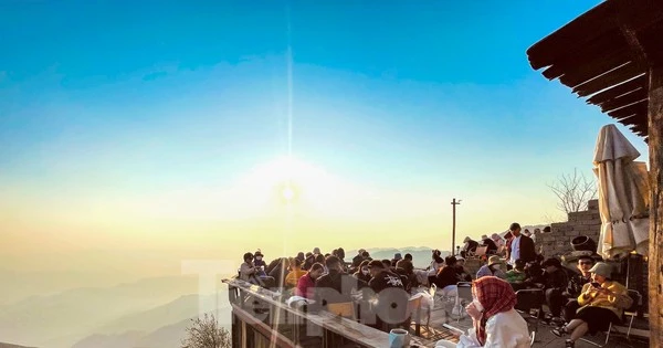 Giới trẻ nô nức đổ về "thiên đường mây" Tà Xùa ngắm hoàng hôn