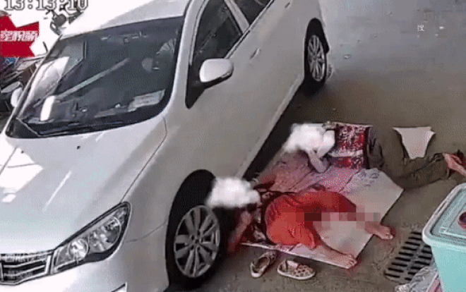 Vác chiếu ra đường nằm ngủ, người phụ nữ rước họa Vac chieu ra duong nam ngu, nguoi phu nu ruoc hoa