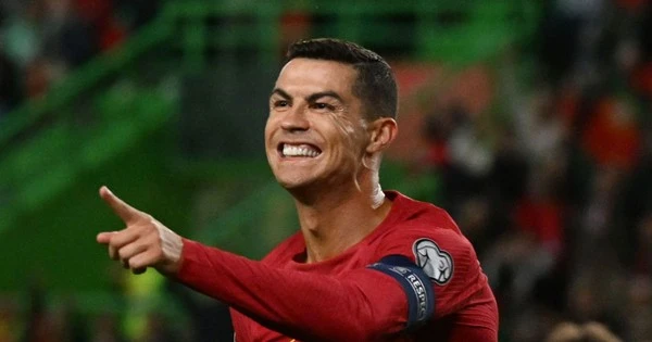 10 cầu thủ ghi nhiều bàn thắng nhất cho ĐTQG: Ronaldo bỏ xa Messi