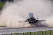 [GALLERY] Mục thị tiêm kích F-35B Ý lần đầu tiên hạ cánh trên cao tốc 