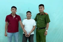 Đối tượng bị truy nã 'sa lưới' khi về thăm quê