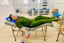 Đại uý Công an kịp thời hiến máu cứu sống bệnh nhân nguy kịch