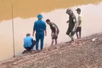 Thi thể nam giới bị trói 2 tay mắc vào lưới đánh cá ở Bình Phước