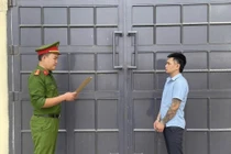 Mất 18 chỉ vàng, 20 chỉ bạc do tin tưởng 'bạn tù'