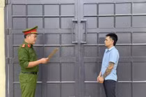 Mất 18 chỉ vàng, 20 chỉ bạc do tin tưởng 'bạn tù'