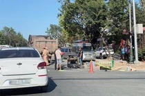 Xe máy điện va chạm xe tải, người phụ nữ tử vong tại chỗ