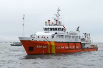 Khen thưởng tập thể, cá nhân cứu hộ 11 thuyền viên trên biển