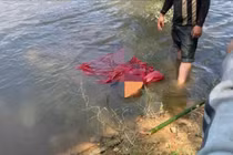 Tá hoả phát hiện thi thể người đàn ông nổi trên hồ nước ở Huế