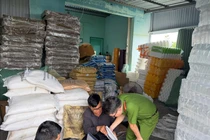Đột kích cơ sở sản xuất phân bón không phép ở Khánh Hoà